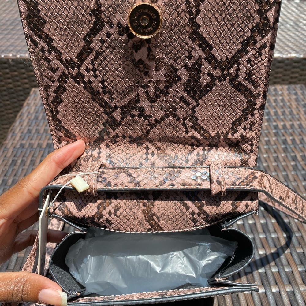 Isabelle Handbag (PETA Approved Vegan) - Picture 5 of 8